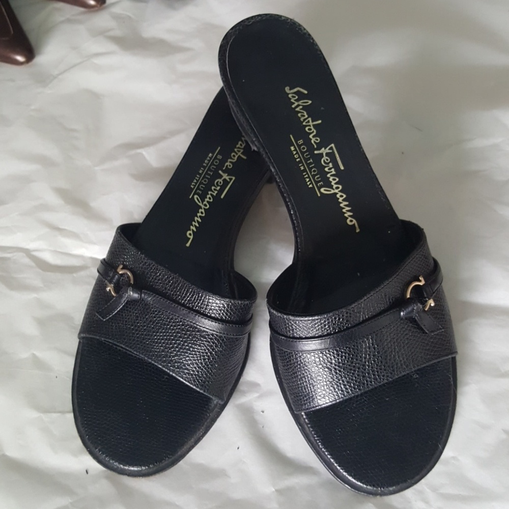 - 👠👠*size 4 1/2 C 👠👠 Ferragamo sandal